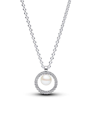 Collana girocollo da donna Pandora Timeless in argento sterling 925 con perla d'acqua dolce dentro un cerchio di pavé 393165C01-45