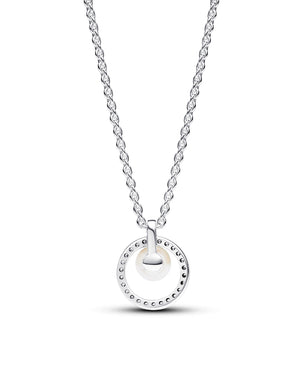 Collana girocollo da donna Pandora Timeless in argento sterling 925 con perla d'acqua dolce dentro un cerchio di pavé 393165C01-45