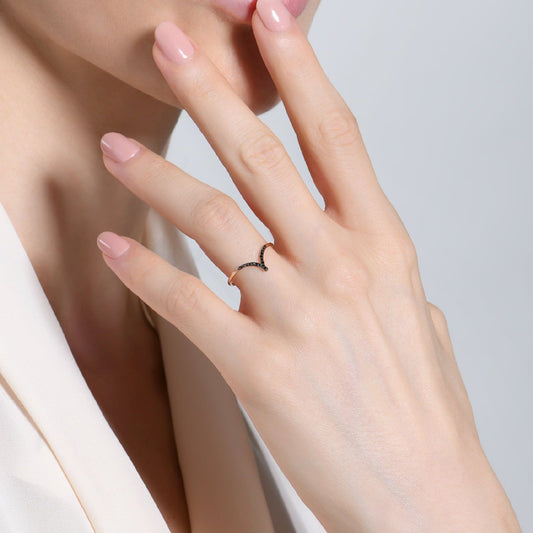 Anello donna Burato Linee ed Archi oro rosa forma a V con diamanti neri 0,07ct CL448-2