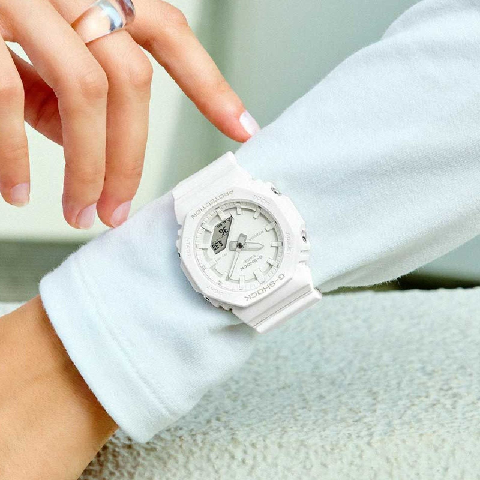 Orologio digitale analogico donna Casio G-Shock resina bianco 46x40mm GMA-P2100-7AER-3