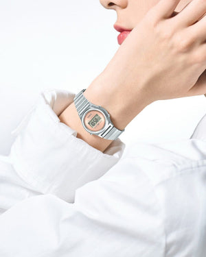 Orologio digitale donna Casio Vintage Soft Color cassa 30x26mm resina quadrante rosa bracciale in acciaio LA700WE-4AEF