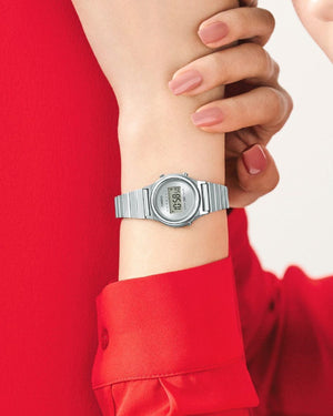 Orologio digitale donna Casio Vintage Soft Color cassa 30x26mm resina quadrante argento bracciale in acciaio LA700WE-7AEF