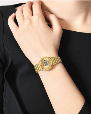 Orologio digitale donna Casio Vintage Soft Color cassa 30x26mm resina quadrante oro bracciale in acciaio dorato LA700WEG-9AEF
