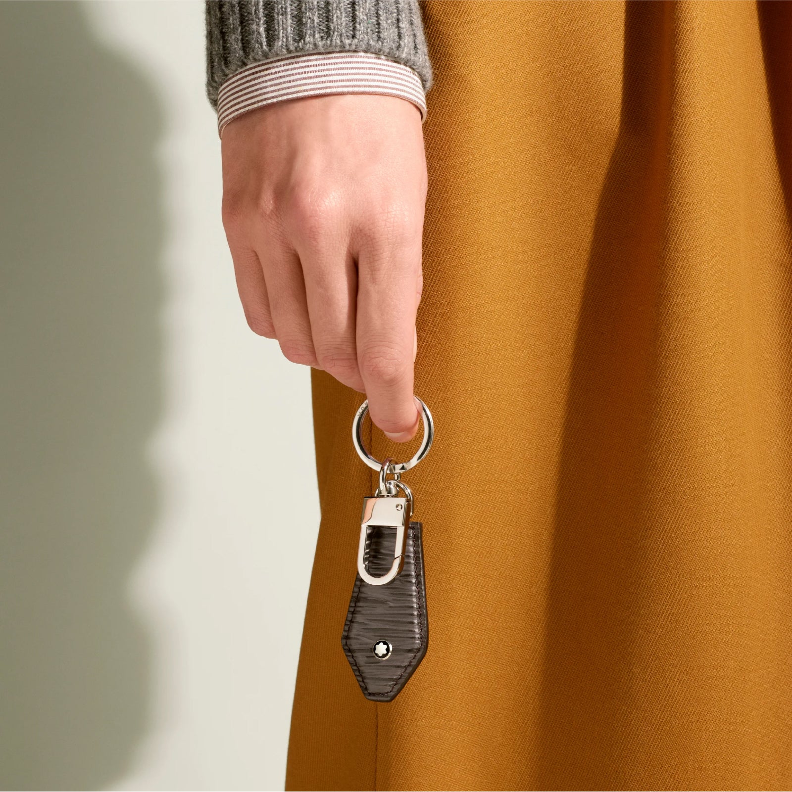 Portachiavi Montblanc in pelle bovina di colore grigio MISURA UNICA