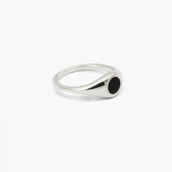Anello chevalier tondo mignolo Nove25 Timeless unisex in argento e smalto nero N25ANE00426-2