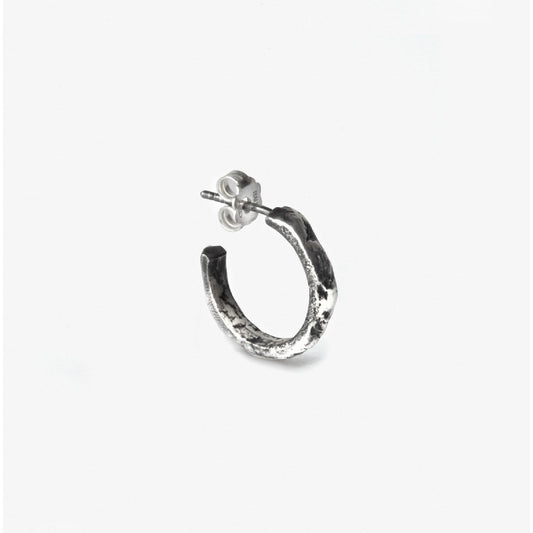 Mono orecchino a cerchio Nove25 Materic unisex argento lavorazione roccia 13mm N25ORE00256-O-S-1