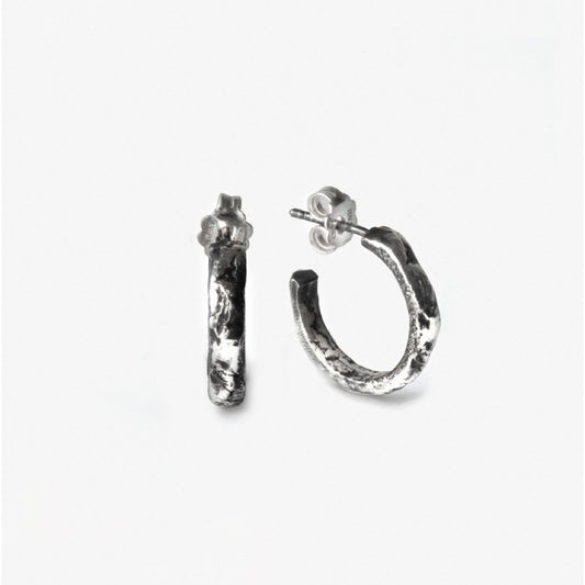 Mono orecchino a cerchio Nove25 Materic unisex argento lavorazione roccia 13mm N25ORE00256-O-S-2