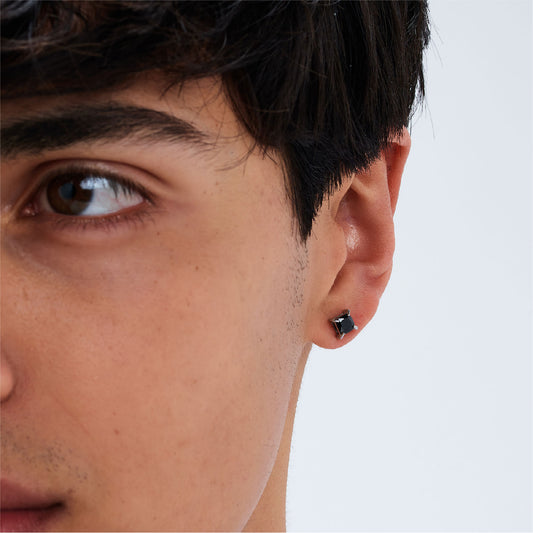 Orecchini uomo S'agapõ in acciaio punto luce di zircone nero MISURA UNICA