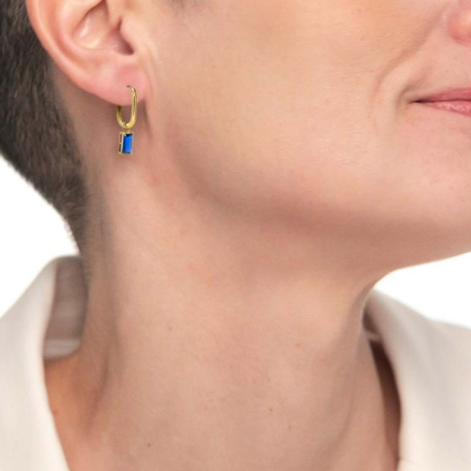 Orecchino singolo ovale donna Marlù Sparkles in acciaio dorato con zircone blu pendente 31OR0011G-B-2