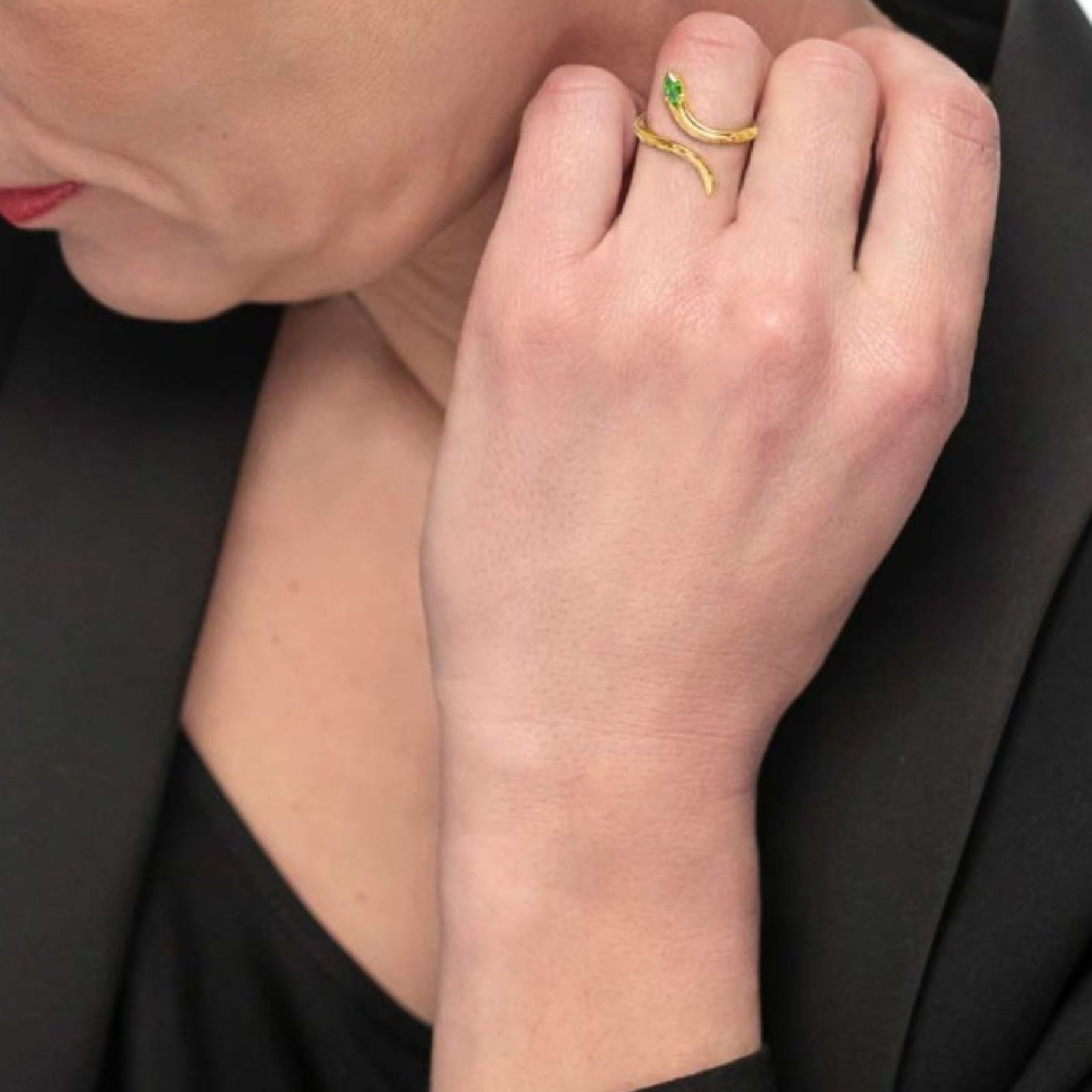 Anello a serpente da donna Marlù Vision in acciaio dorato con zircone verde 33AN0018GV-2
