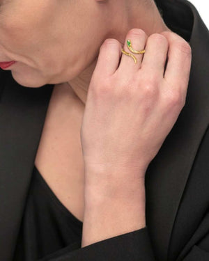 Anello a forma di serpente da donna della collezione Marlù Vision in acciaio 316L dorato con zircone verde 33AN00018GV