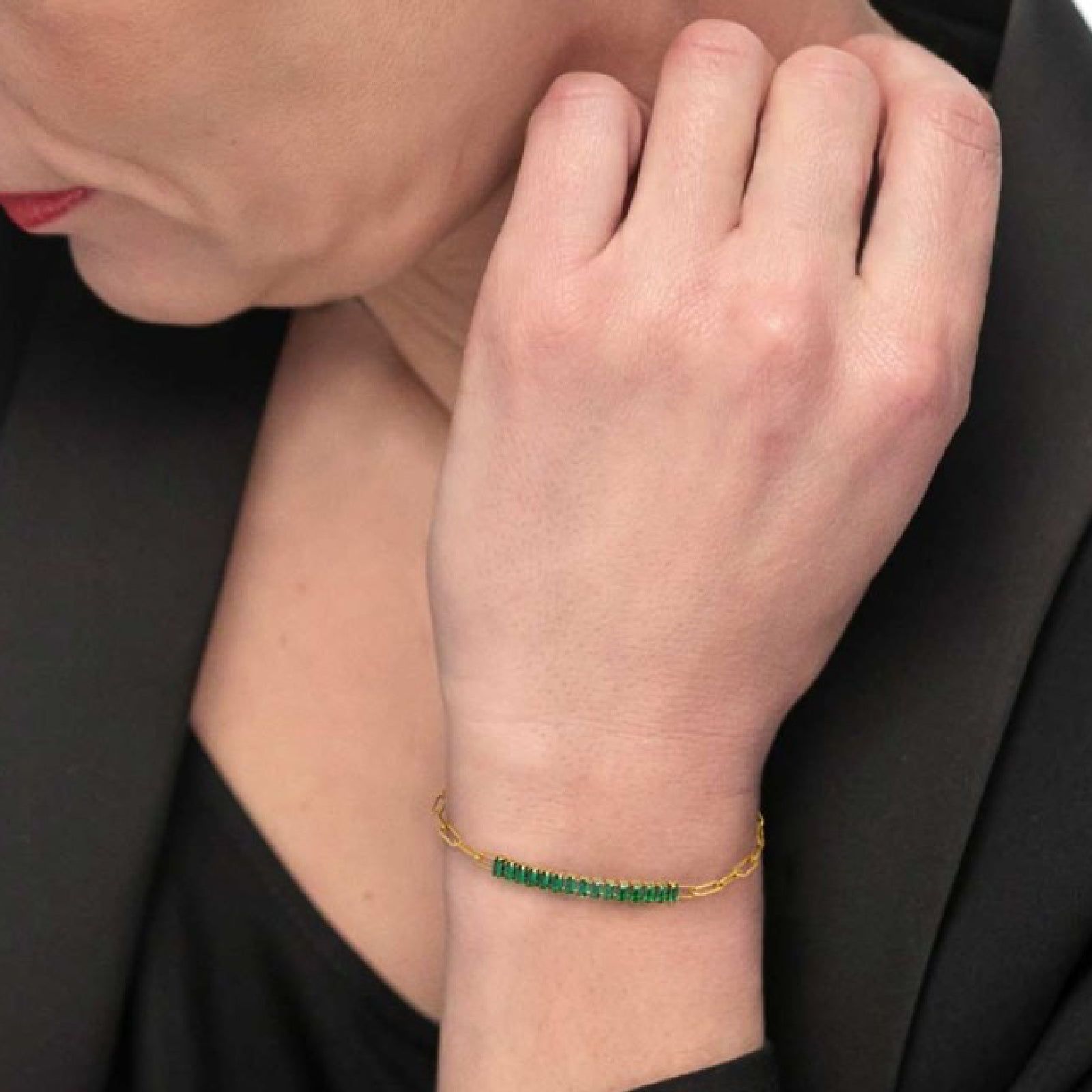 Bracciale catena da donna Marlù Vision in acciaio dorato con catena a maglia larga e cristalli verdi 33BR0023G-V-3