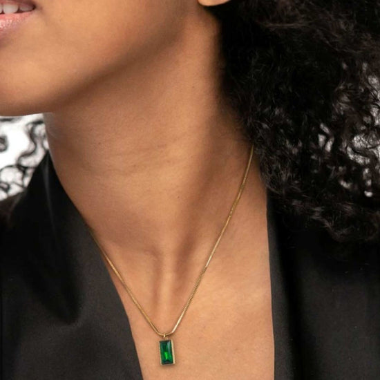 Collana snake quadrata da donna Marlù Vision in acciaio dorato con cristallo verde pendente 33CN0017G-V-3