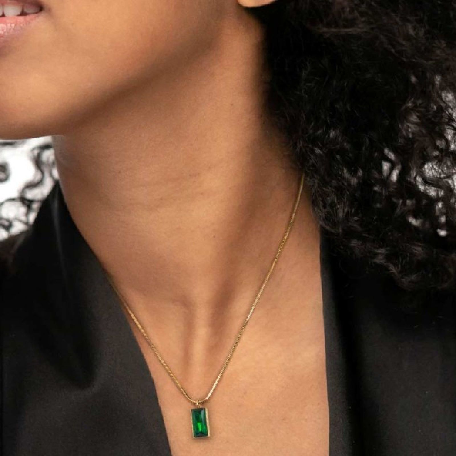 Collana snake quadrata da donna Marlù Vision in acciaio dorato con cristallo verde pendente 33CN0017G-V-3