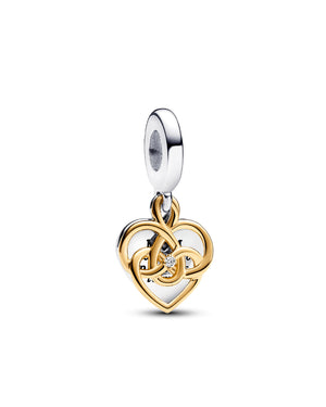 Charm da donna Pandora Moments in argento 925 e placcatura in oro 14k a forma di cuore con incisione e diamante 763237C01