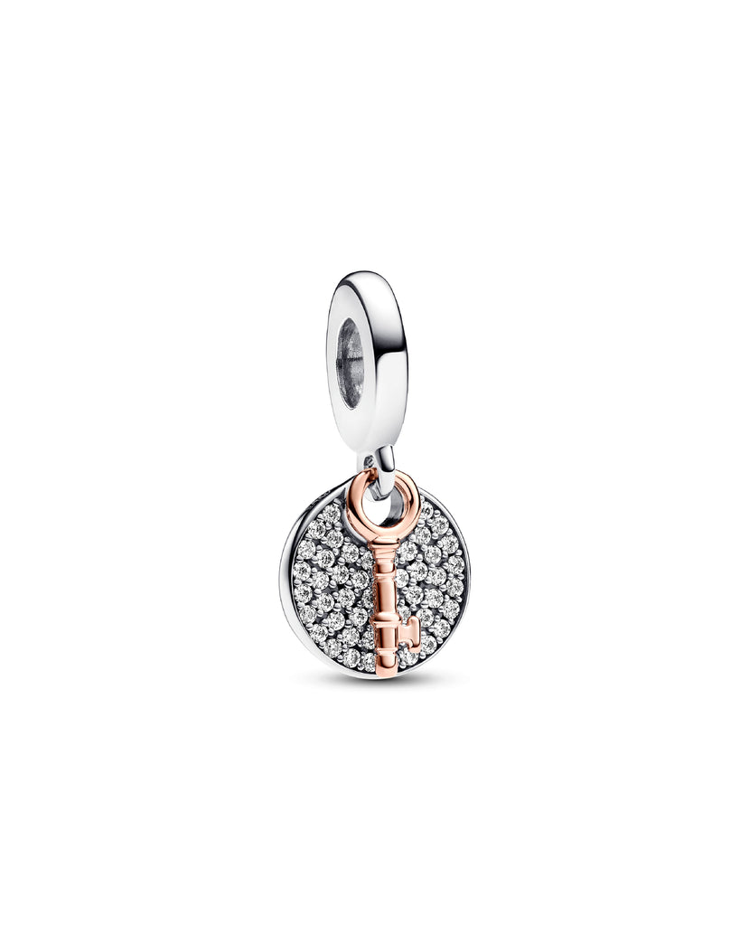 Charm da donna Pandora Moments in argento 925 e placcatura in oro rosa 14k con pavé, chiave e incisione 