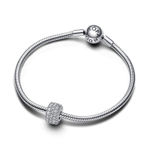 Charm a fascia della collezione Pandora Moments da donna impreziosita da un pavé di zirconi bianchi luminosi 792820C01