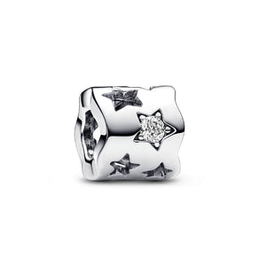 Charm della collezione Pandora Moments da donna caratterizzato da stelle e cristalli su un design sinuoso 792827C01