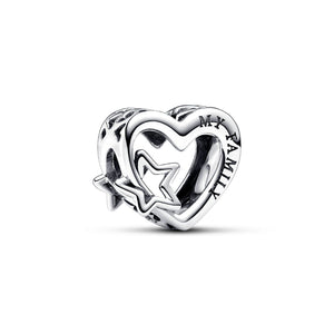 Charm della collezione Pandora Moments da donna a forma di cuore intarsiato con stelle dedicato alla famiglia 792829C00
