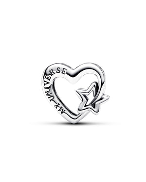Charm della collezione Pandora Moments da donna a forma di cuore intarsiato con stelle dedicato alla famiglia 792829C00