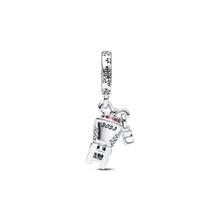 Charm della collezione Pandora Moments da donna a forma di slitta di Babbo Natale con pacchetti regalo colorati 792977C01