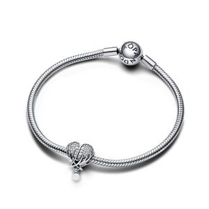 Charm pendente della collezione Pandora Moments da donna a forma di cuore e di ali d'angelo con zirconi e opale bianco 792980C01
