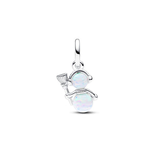 Charm pendente della collezione Pandora Moments da donna a forma di pupazzo di neve impreziosito da un opale bianco 792981C01