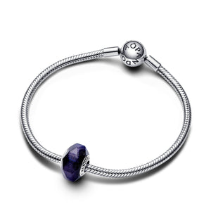 Charm della collezione Pandora Moments da donna realizzato in vetro di Murano di colore blu glitterato a forma romboidale 792984C00