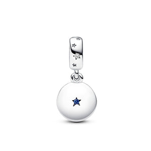 Charm pendente della collezione Pandora Moments da donna composto da due ciondoli con zirconi blu dedicati alla famiglia 792987C01
