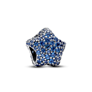 Charm della collezione Pandora Moments da donna a forma di stella impreziosita da un pavé di cristalli blu 793026C01