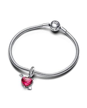 Charm da donna Pandora Moments in Argento Sterling 925 a forma di cuore con vetro di Murano rosso e scritta "Love" 793085C01