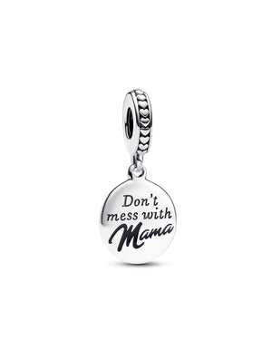Charm da donna Pandora Moments in argento 925 con pendente tondo personalizzabile con incisione "Don't mess with Mama" 793204C01