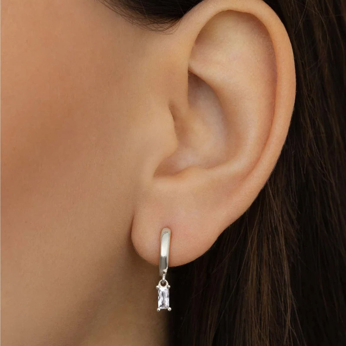 Orecchino Amabile Hoop Baguette in argento zircone bianco MISURA UNICA