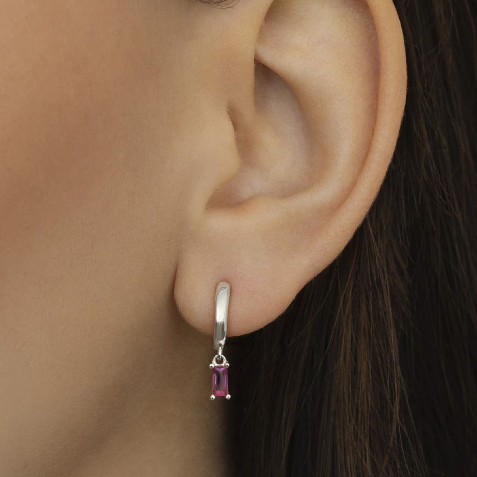 Orecchino Amabile Hoop Baguette in argento e zircone fucsia MISURA UNICA