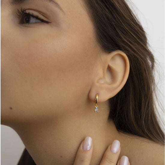 Orecchino Amabile Hoop Baguette dorato ccon zircone lilla MISURA UNICA