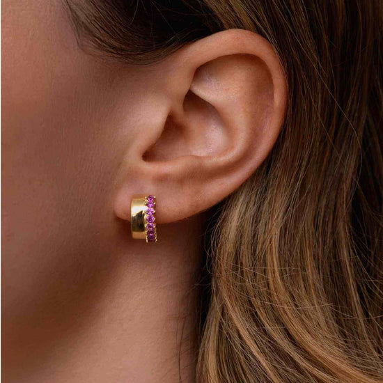 Orecchino Amabile Hoop Chérie sinistro dorato e zirconi fucsia MISURA UNICA