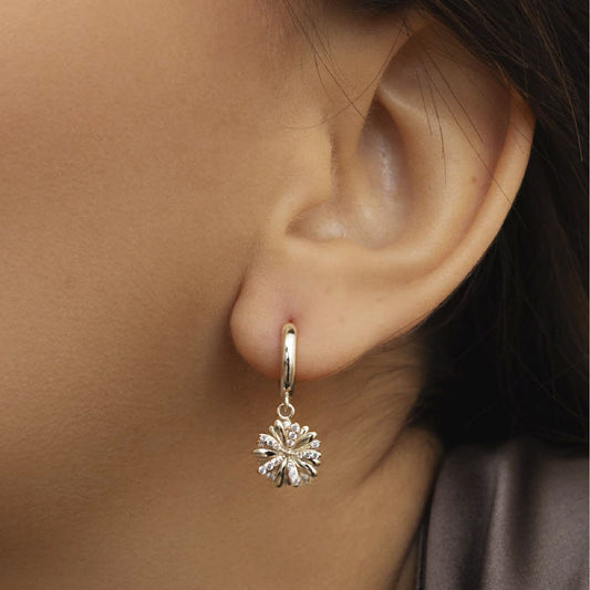Orecchino Amabile Hoop Daisy in argento con margherita pendente MISURA UNICA