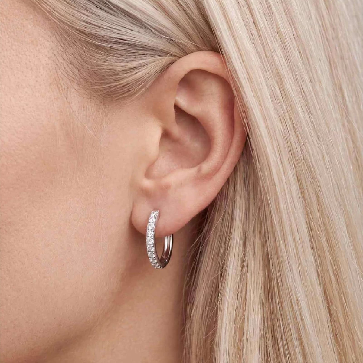 Orecchino Amabile Hoop Pavé Bianco argento e zirconi bianchi MISURA UNICA