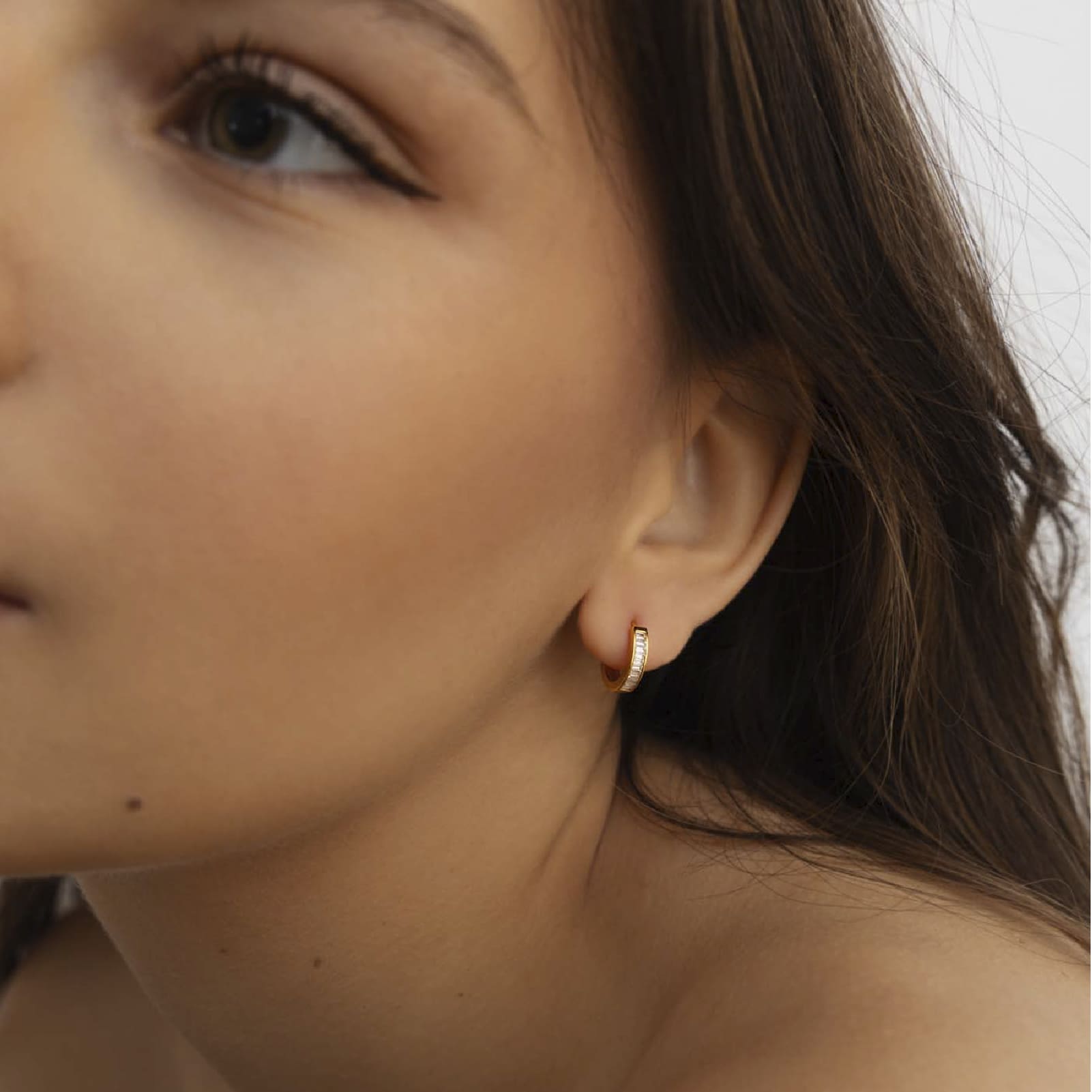 Orecchino Amabile Hoop Zirconia argento dorato e zircone bianco MISURA UNICA