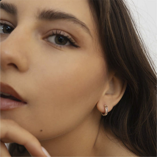 Orecchino Amabile Hoop Zirconia in argento e zirconi rosa MISURA UNICA