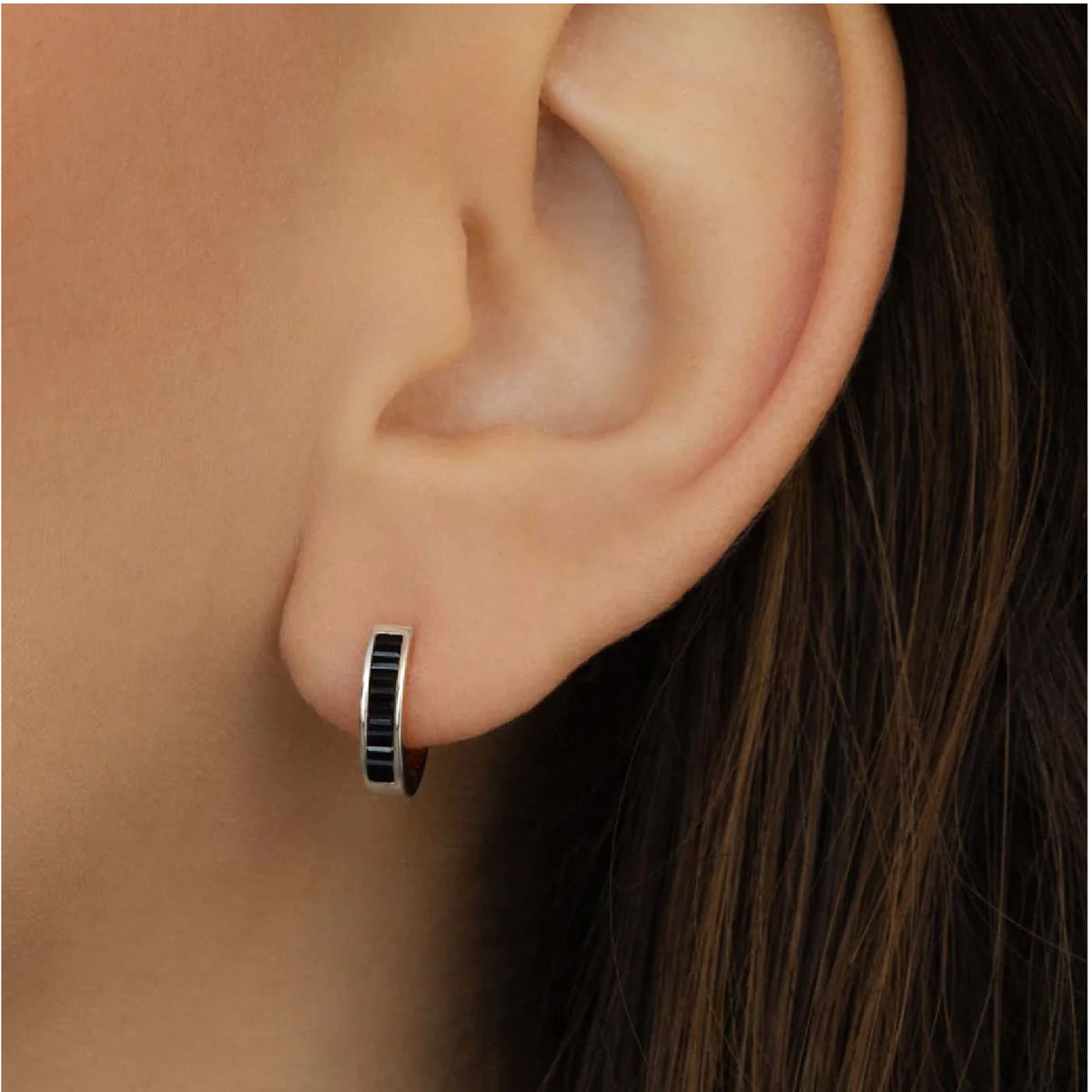 Orecchino Amabile Hoop Zirconia in argento zirconi neri MISURA UNICA