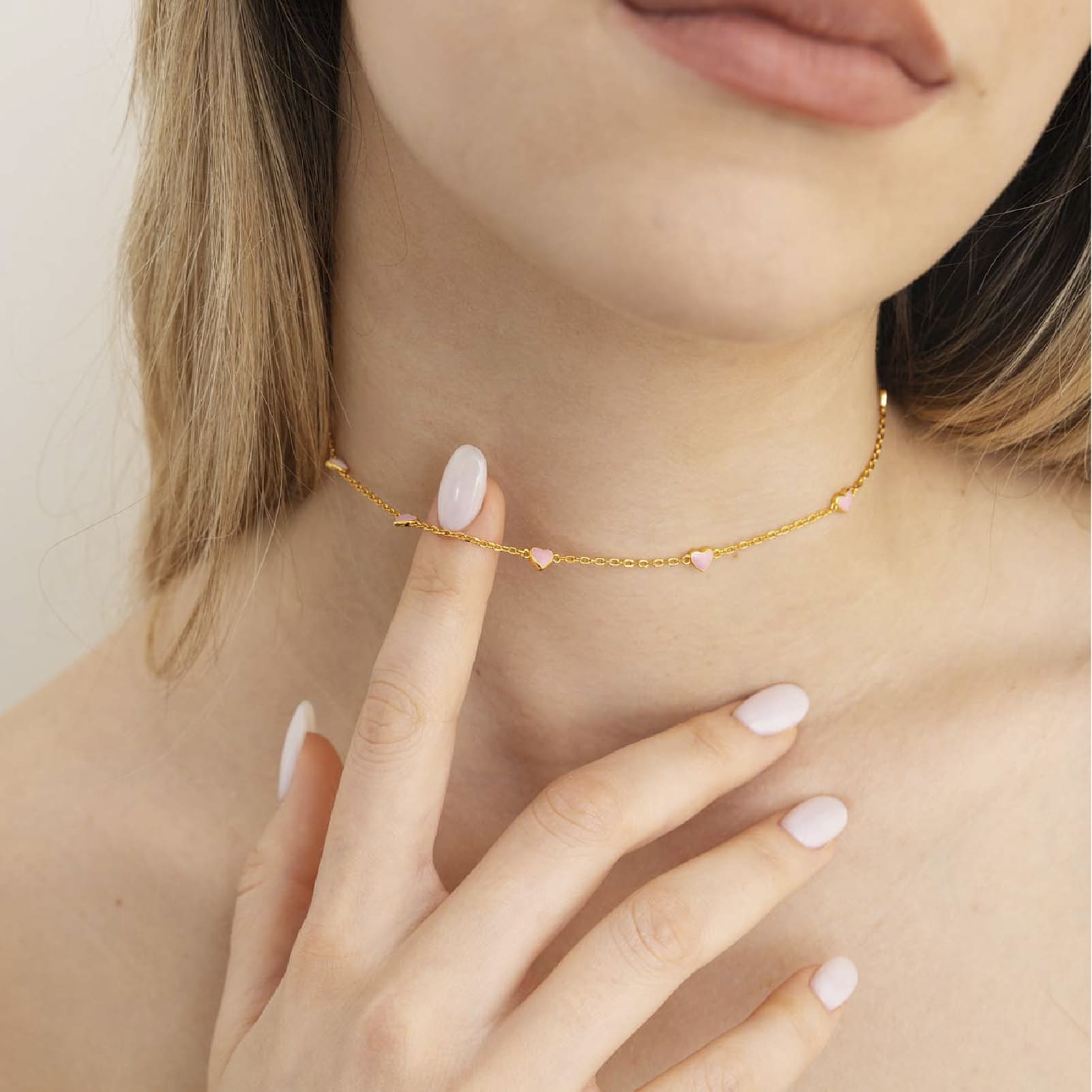 Collana choker Amabile Evermore in argento dorato e cuori rosa MISURA UNICA