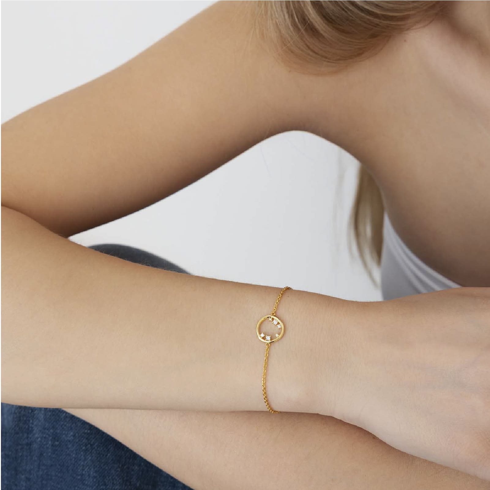Bracciale Amabile Circle in argento dorato cerchio e zirconi 18 cm