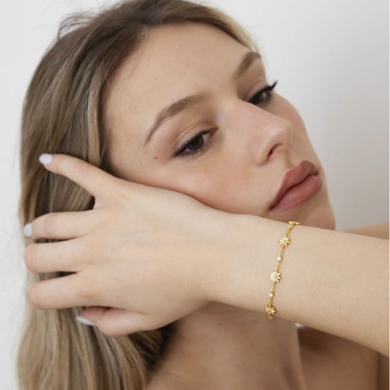 Bracciale Amabile Marjorie in argento dorato con margherite 18,5 cm