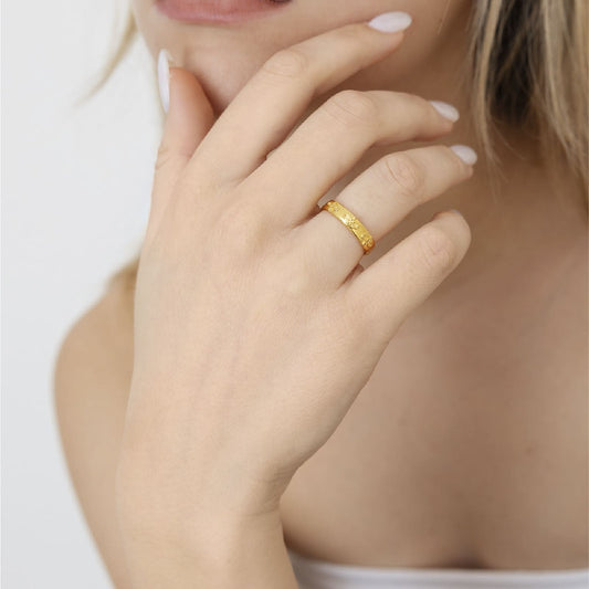 Anello fedina Amabile in argento dorato con tre loghi da donna 13