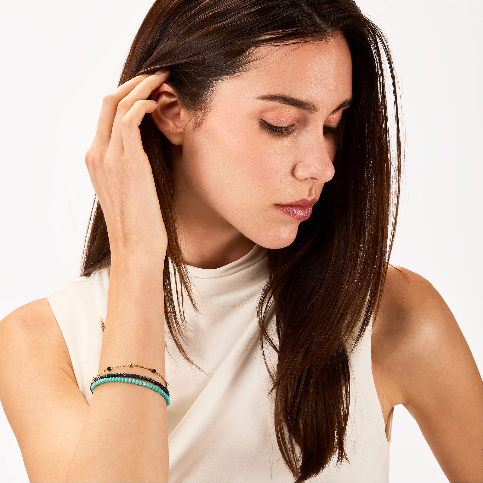 Bracciale Breil Magnetica System acciaio dorato tre fili con cristalli blu scuro e turchese 19,5 cm