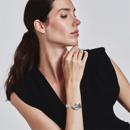 Bracciale rigido Breil Whisper Glow in acciaio e cristalli diametro 5,6 cm