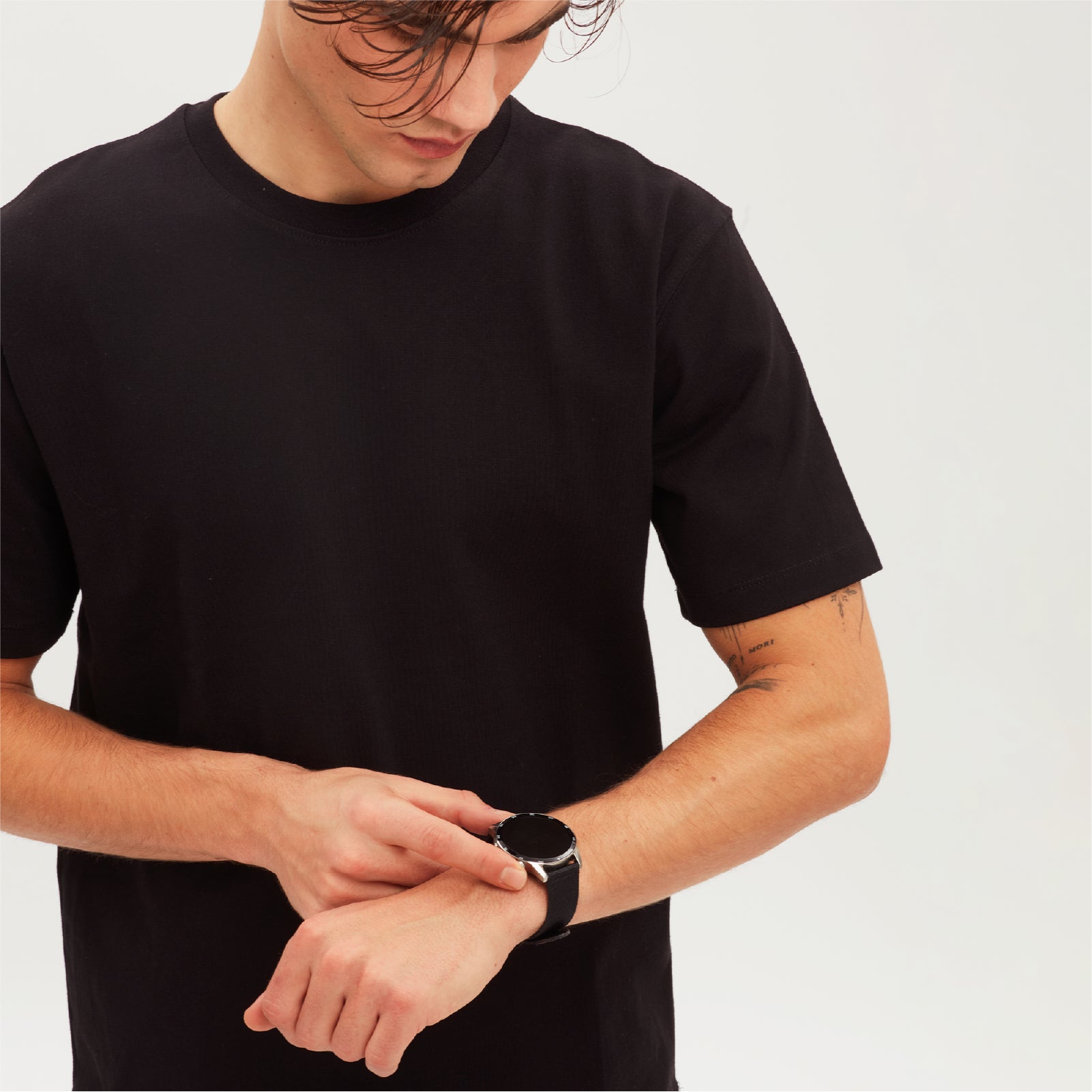 Smartwatch Breil cassa nera con doppio cinturino blu e nero MISURA UNICA