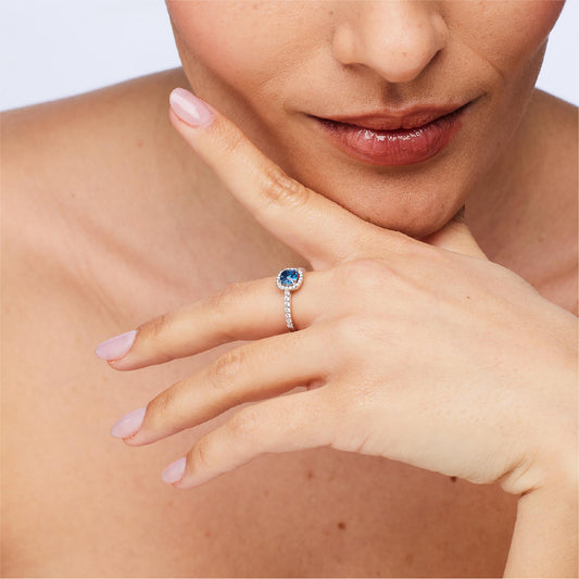 Anello Brosway Fancy in argento con zirconi bianchi e blu 12