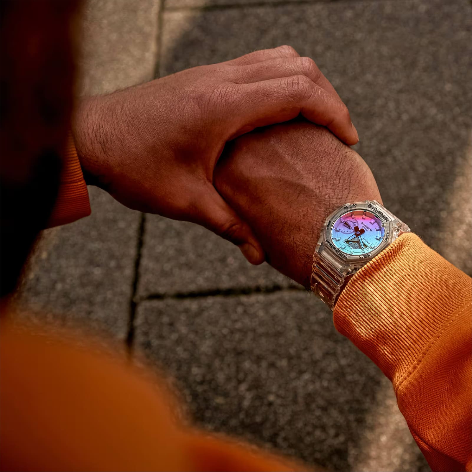 Orologio analogico-digitale G-SHOCK Iridescent Color chiaro MISURA UNICA